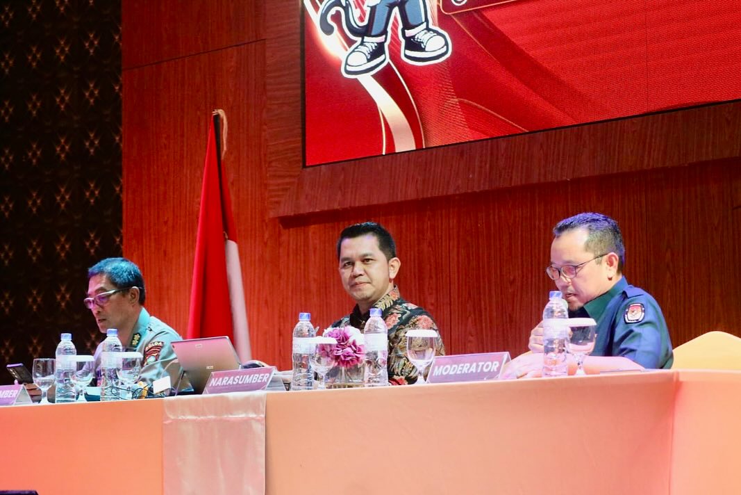 Menjadi Narasumber Rapat Pimpinan KPU Se-Provinsi Kepri Dalam Rangka Persiapan Pilkada Serentak Tahun 2024, Sekretaris Bakesbangpol Paparkan Komitmen Pemprov Kepri Mendukung Penyelenggaraan Pilkada Serentak Tahun 2024