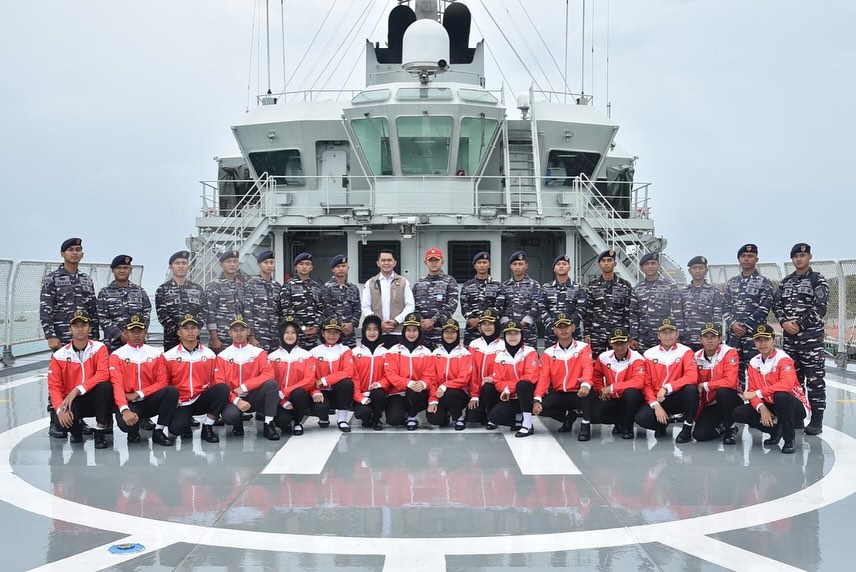 Kunjungan Paskibraka Provinsi Kepulauan Riau ke KRI Bontang - 709 dalam rangka Pengenalan Tentang TNI Angkatan Laut