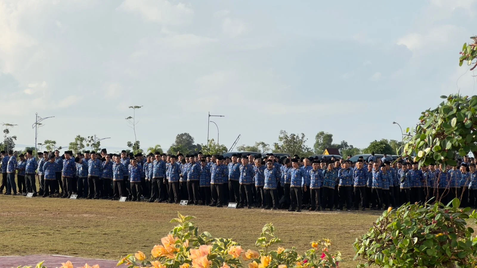 Seluruh Pegawai Badan Kesbangpol Provinsi Kepulauan Riau mengikuti Upacara Peringatan Hari Otonomi Daerah ke-30 Tahun 2026