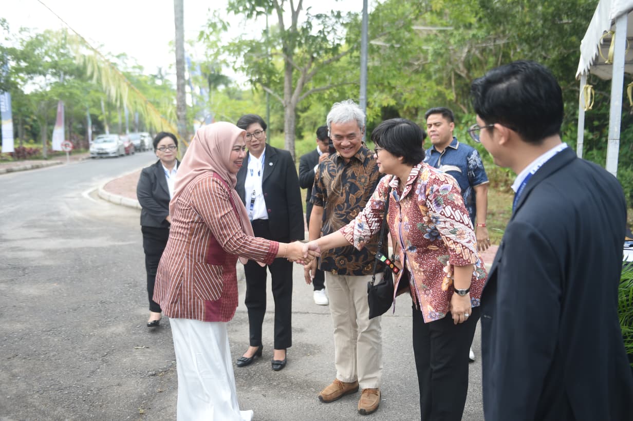 Dewi Ansar Hadiri Open House Evolusi Kampus PBC, Penanda Perkembangan Dunia Pendidikan Kepri
