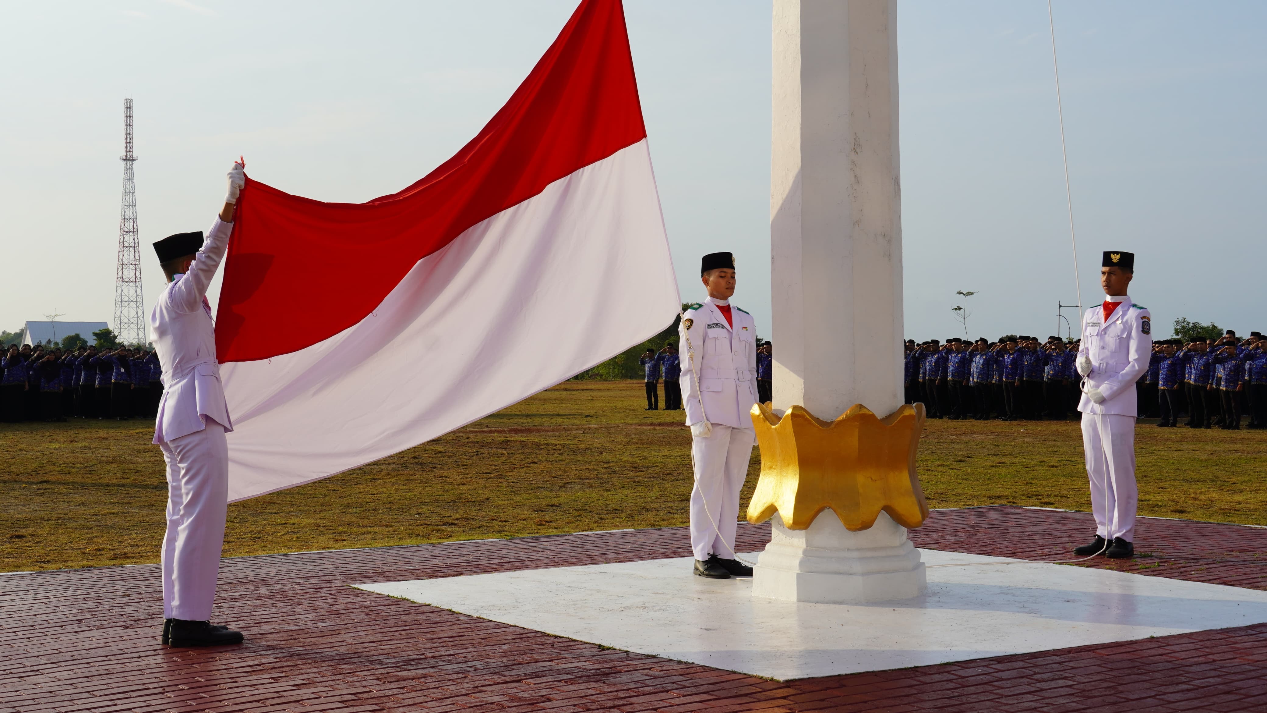 Upacara HUT ke-81 RI di Dompak, Sekda Kepri Ajak ASN Percepat Pembangunan