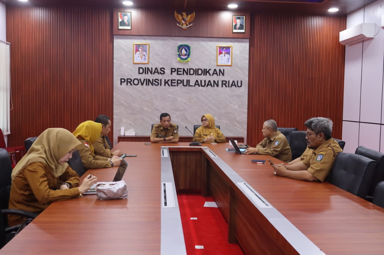 Sekretaris Disdik Kepri Pimpin Rapat Pembangunan SMK Negeri 13 Batam