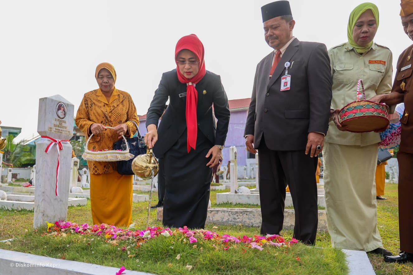 Peringati Hari Veteran, Pemprov Kepri Gelar Upacara dan Ziarah Tabur Bunga di TMP Pusara Bhakti
