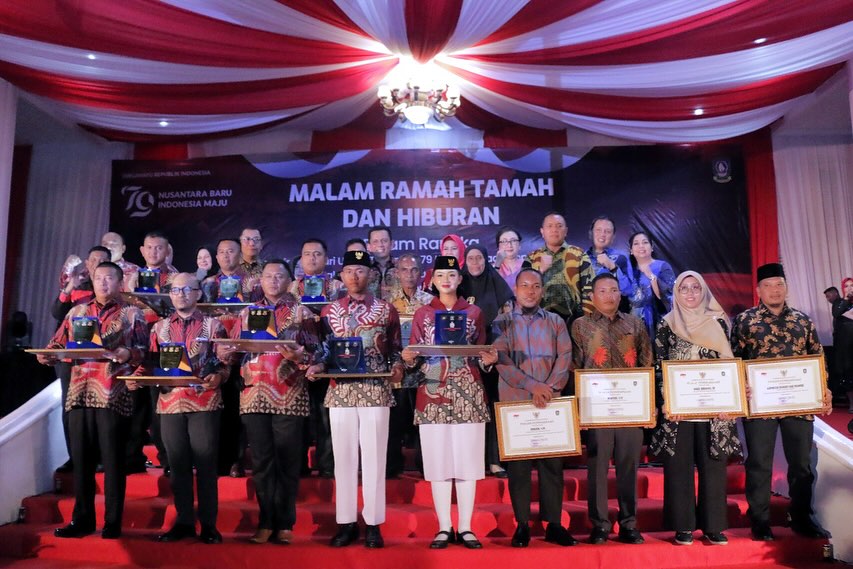 Gubernur Ansar Berikan Penghargaan Dan Apresiasi Paskibraka Tingkat Provinsi Kepulauan Riau Tahun 2024