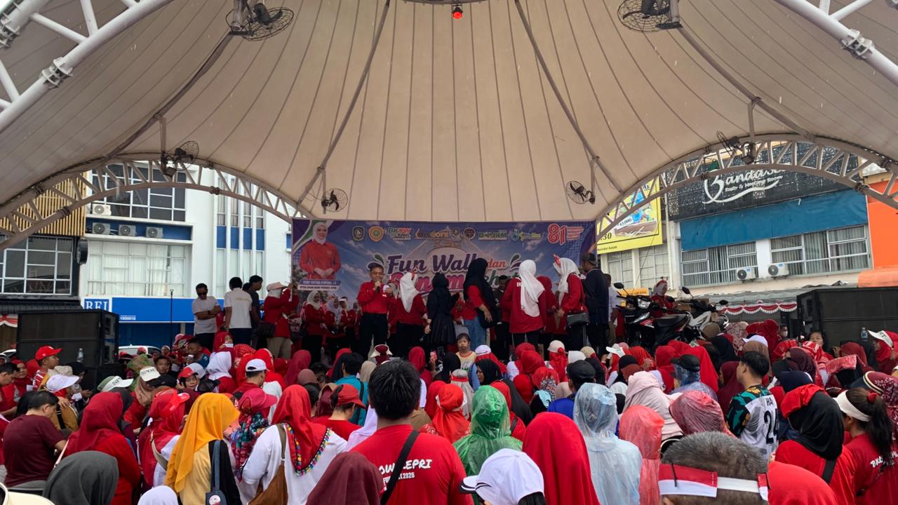Semarakkan Gaya Hidup Sehat, Dispora Kepri Ikuti Fun Walk dan Senam Sehat Bersama BKOW Provinsi Kepulauan Riau di Batam
