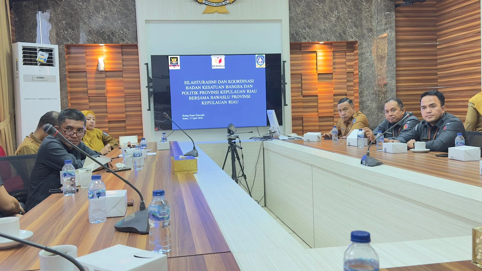 Badan Kesbangpol Kepri dan Bawaslu Kepri Kolaborasikan Pelaksanaan Pendidikan Politik Kepada Masyarakat