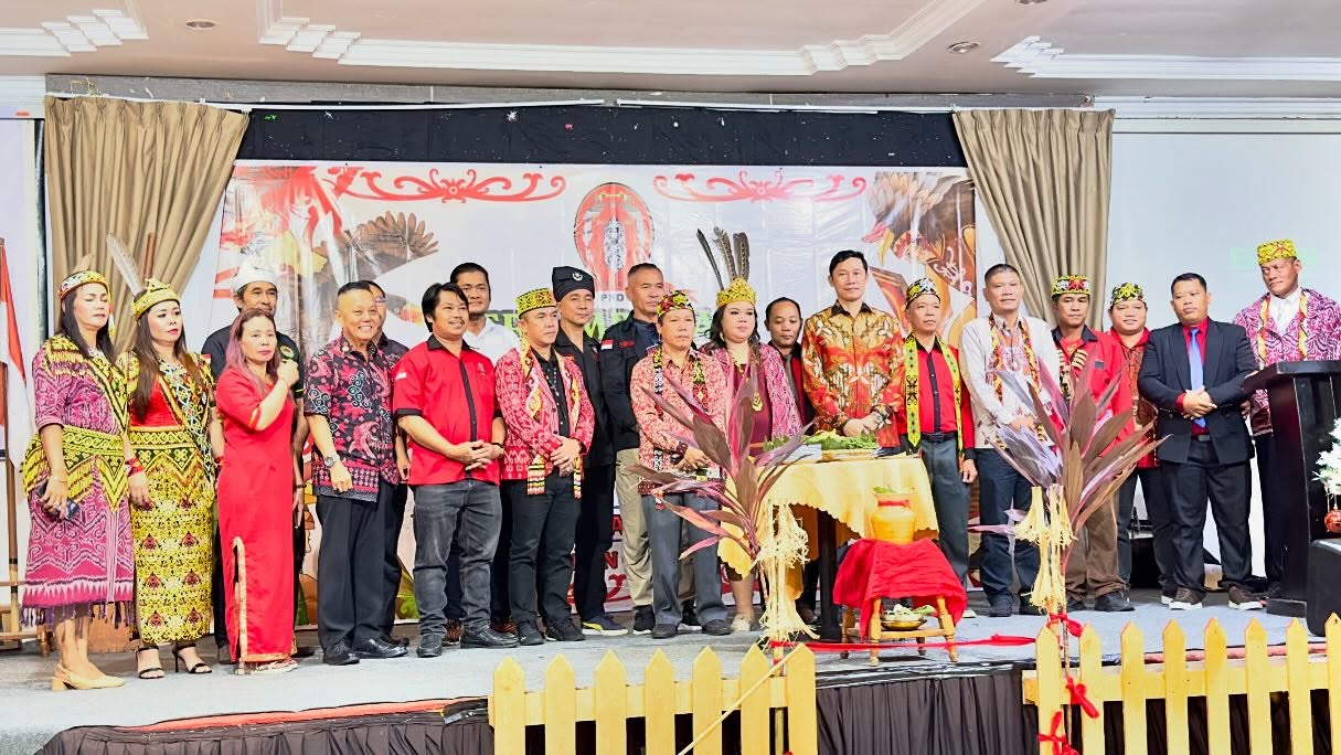 Kepala Bakesbangpol Kepri Dr. Darson, S.Pd., M.Si Pimpin Pelantikan PKDB di Batam