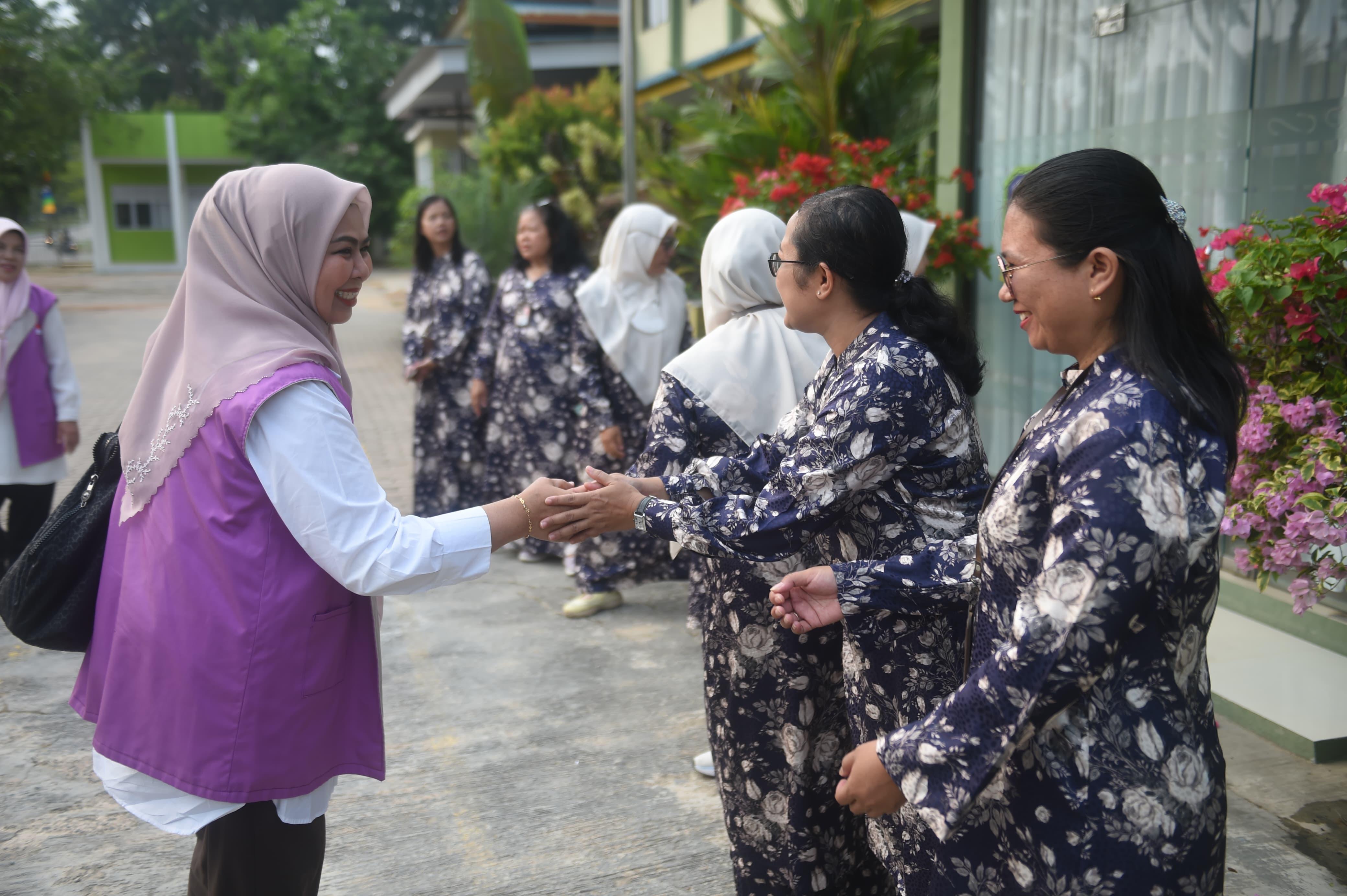 YKI Kepri Goes to School, Dewi Ansar Ajak Gen-Z Kenali dan Cegah Kanker Sejak Dini