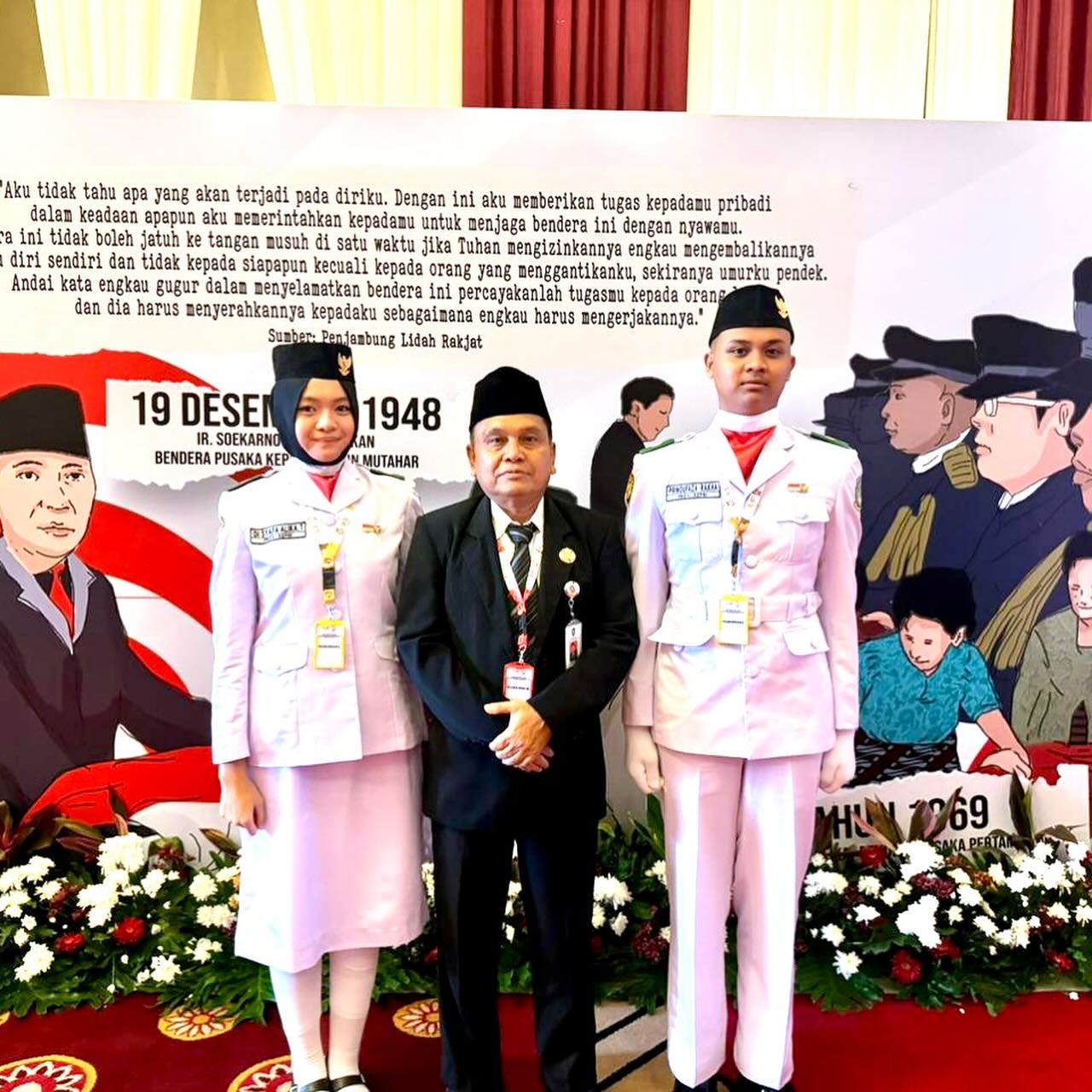 Kepala Badan Kesbangpol Provinsi Kepri Menarima Duplikat Bendara Pusaka Dari Ketua Dewan Pembina BPIP RI, Prof. Dr. (H.C.) Hj. Megawati Soekarnoputri