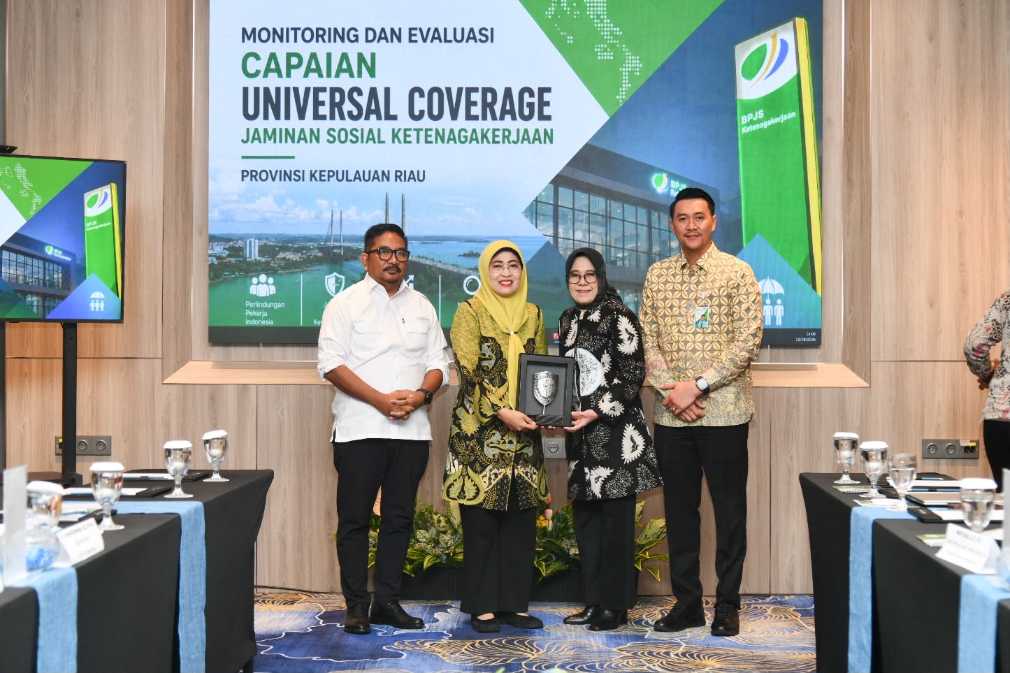 Sekdaprov Ikuti Monitoring dan Evaluasi Capaian Universal Coverage Jamsostek Kepri