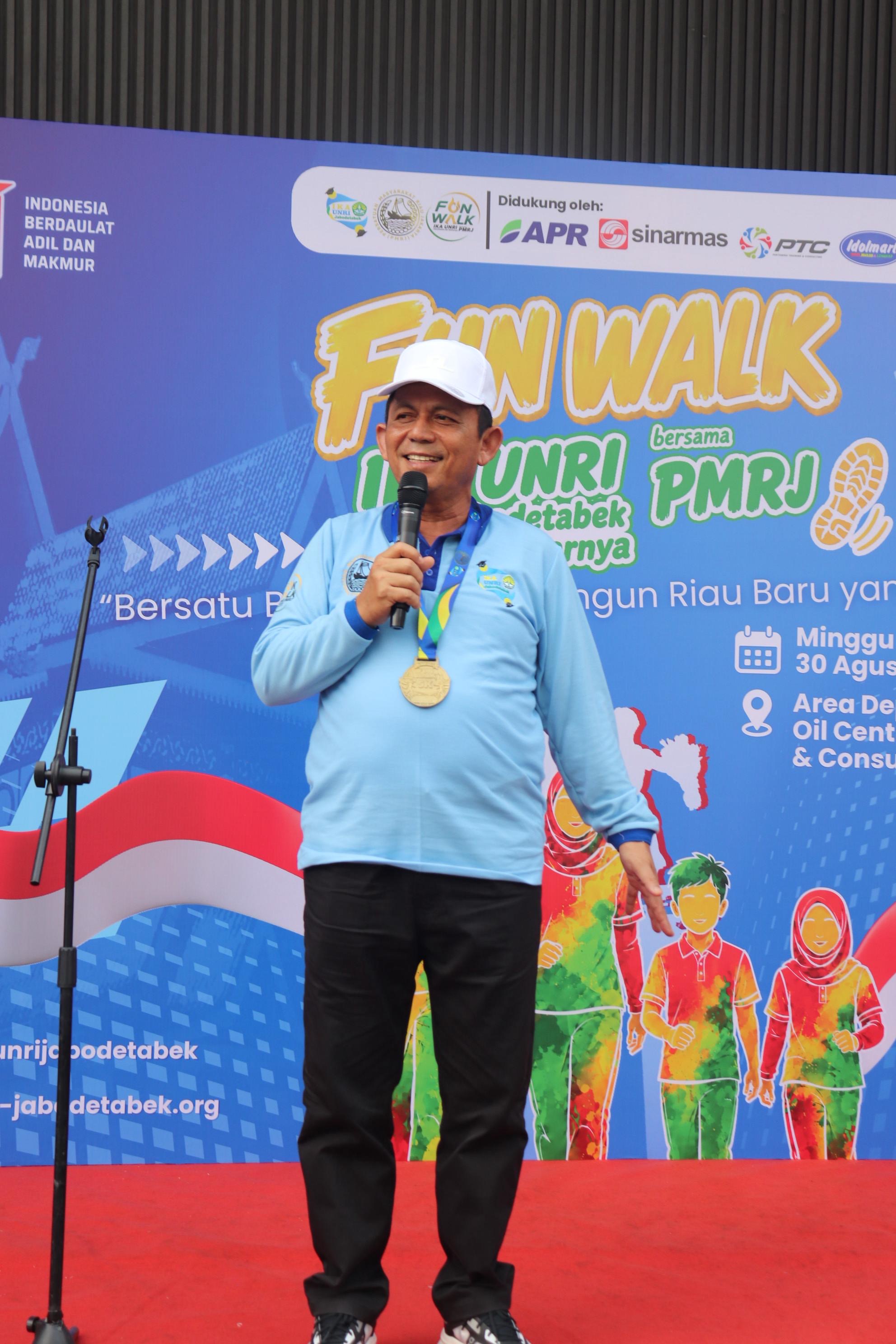 Gubernur Ansar Bersama Alumni UNRI dan PMRJ Ikuti Fun Walk HUT ke-81 RI di Jakarta