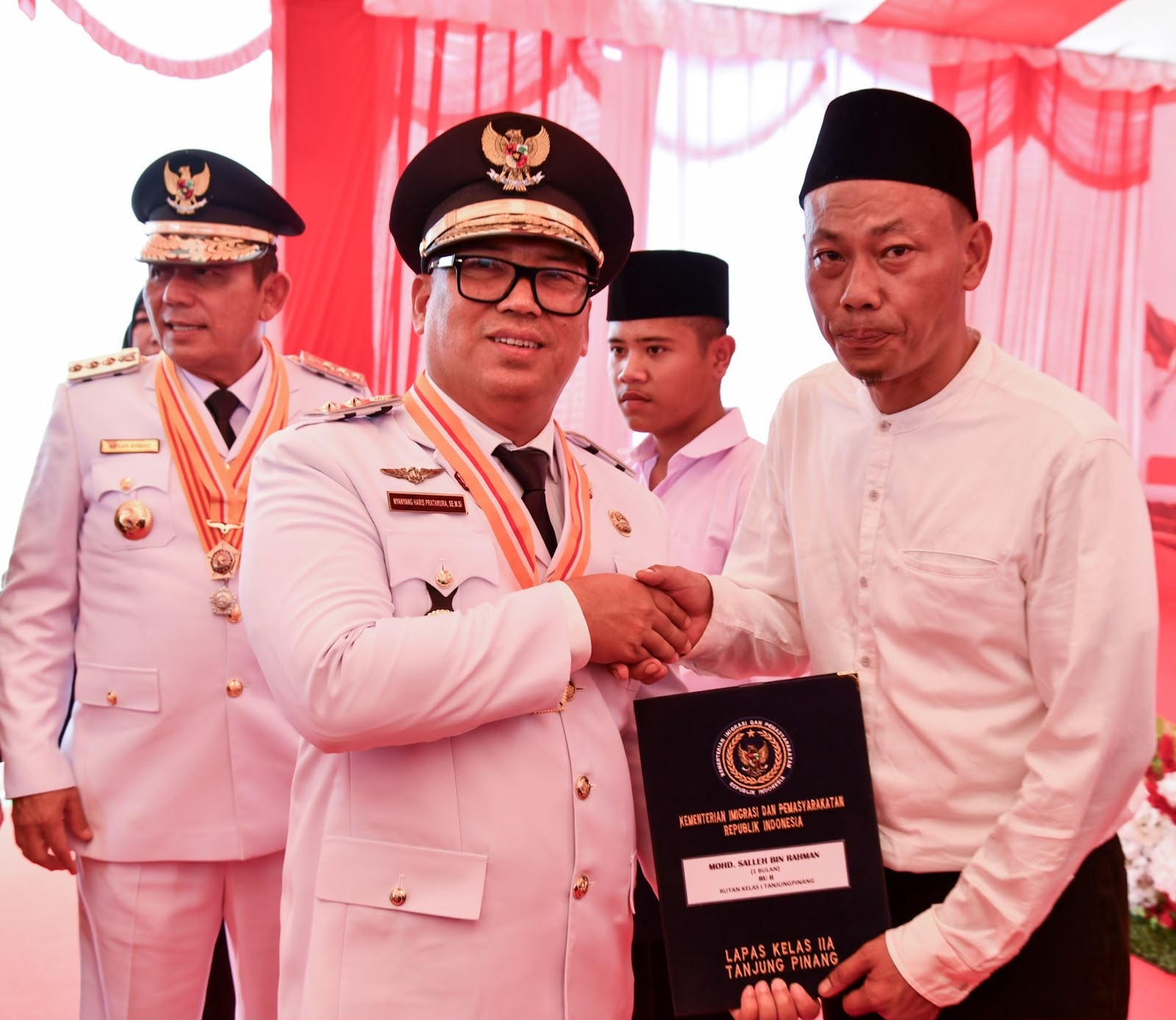 Gubernur Ansar Serahkan Remisi HUT ke-81 RI, 36 Warga Binaan Langsung Bebas