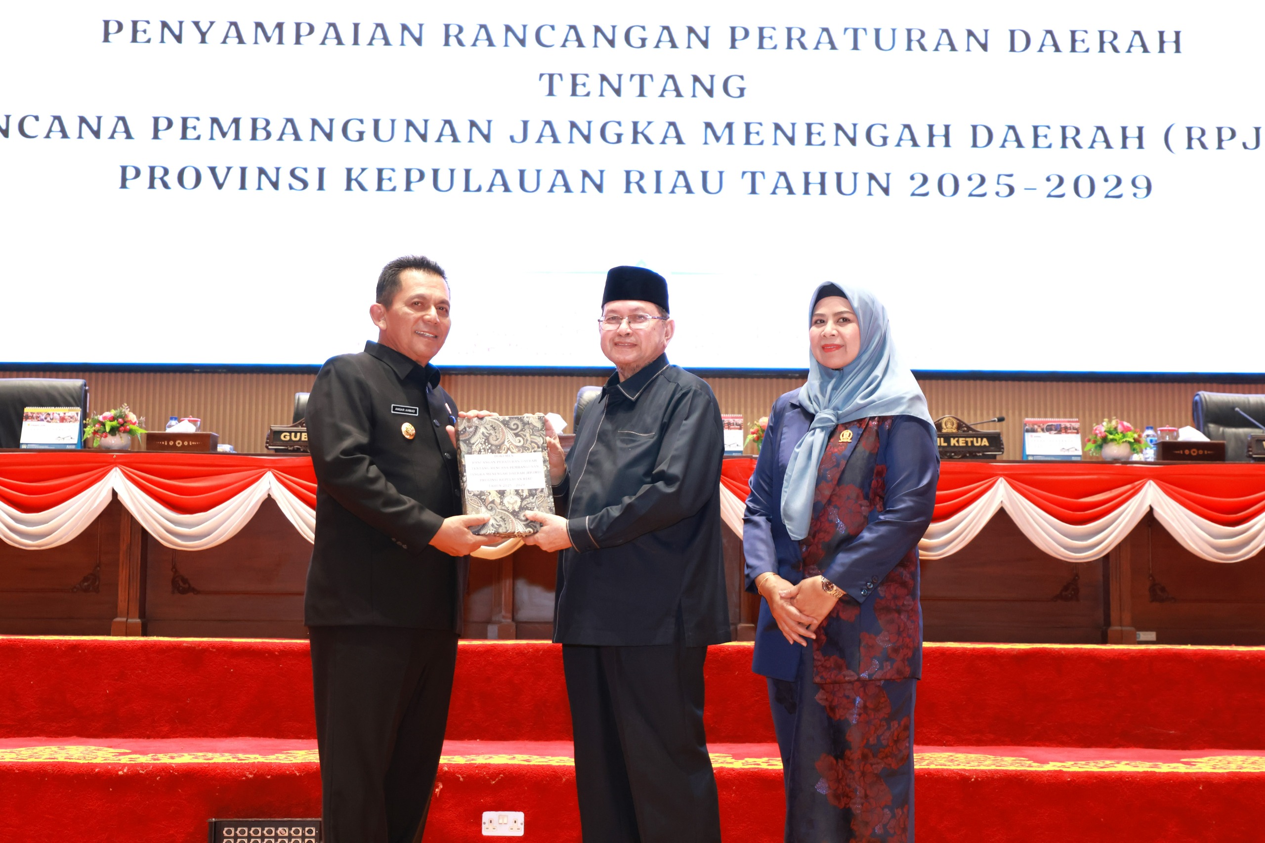 DPRD Kepri dengarkan Penyampaian Ranperda RPJMD Kepri 2025-2029