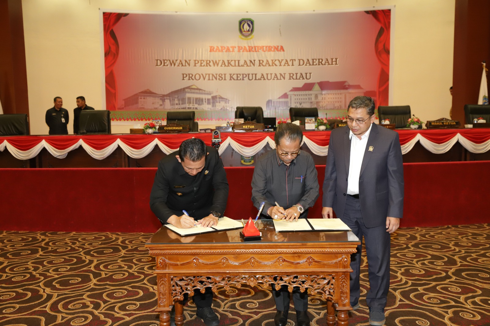 Laporan Akhir Banggar DPRD Provinsi Kepri Terhadap Ranperda LPP-APBD Provinsi Kepri