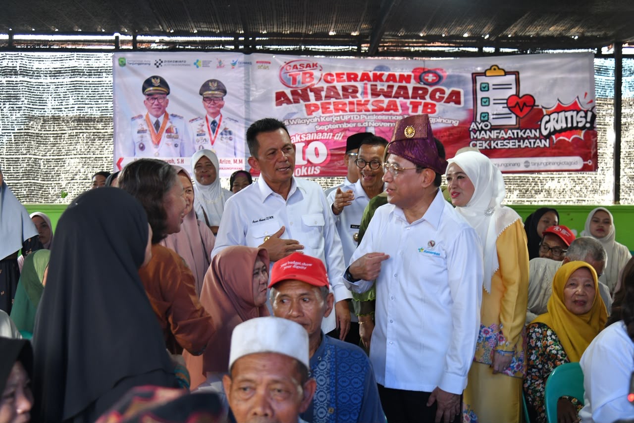 Gubernur Ansar Dampingi Wamenkes II Tinjau CKG Lansia di Tanjungpinang