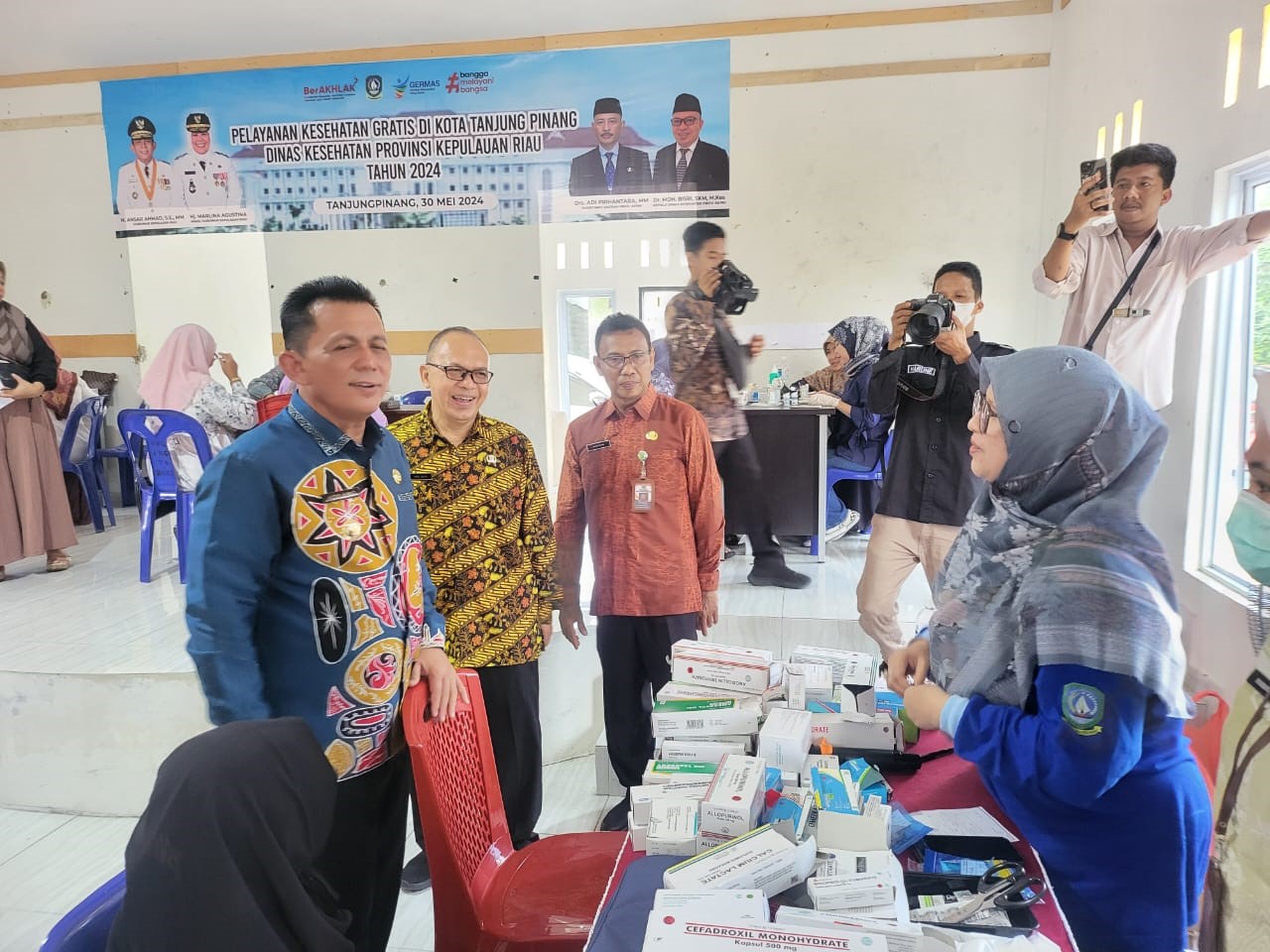 Gubernur Ansar Tinjau Pelaksanaan Bakti Sosial