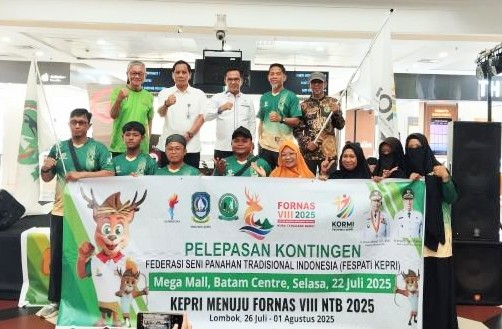 Sekretaris Komisi II DPRD Kepri Lepas 56 Atlet ke FORNAS VIII NTB, Optimis Raih 10 Medali Emas