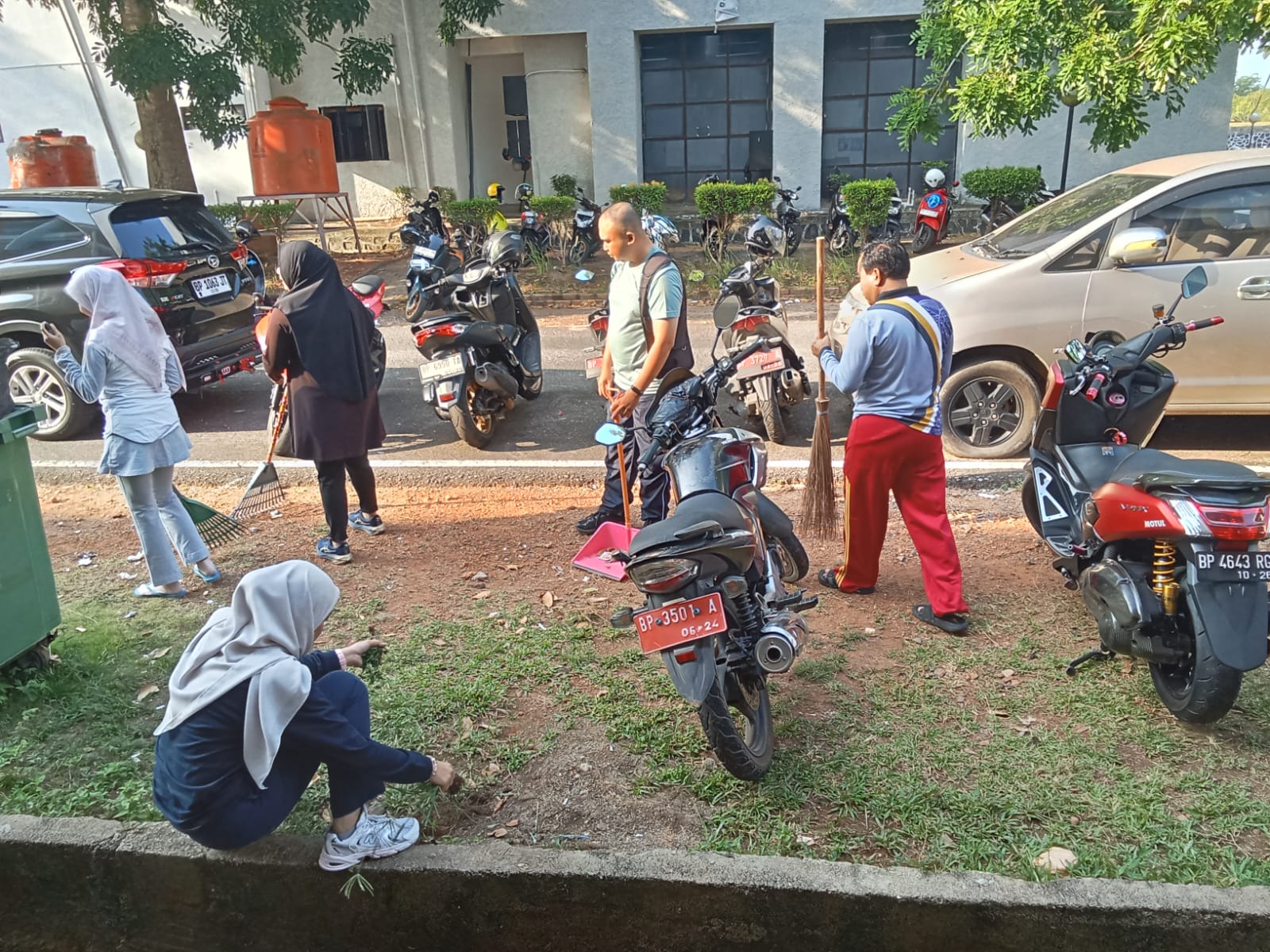 BPSDM Kepri Gelar Kegiatan "Kamis Bersih" Tingkatkan Kebersihan dan Kenyamanan Lingkungan Kerja