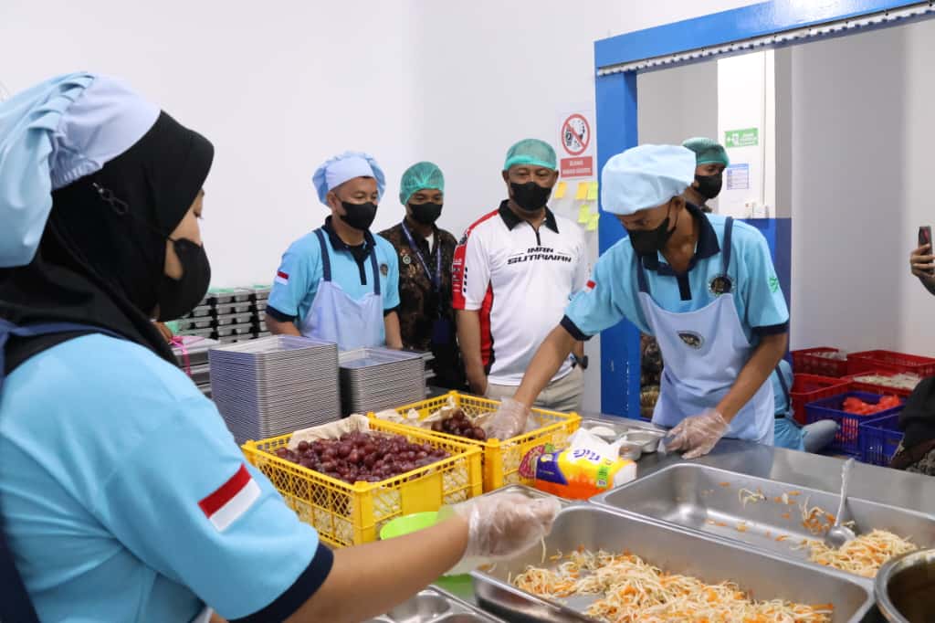 Ketua DPRD Kepri Tinjau Satuan Pelayanan Pemenuhan Gizi di Kundur, Pastikan Makanan Bergizi Gratis Aman dan Layak Konsumsi