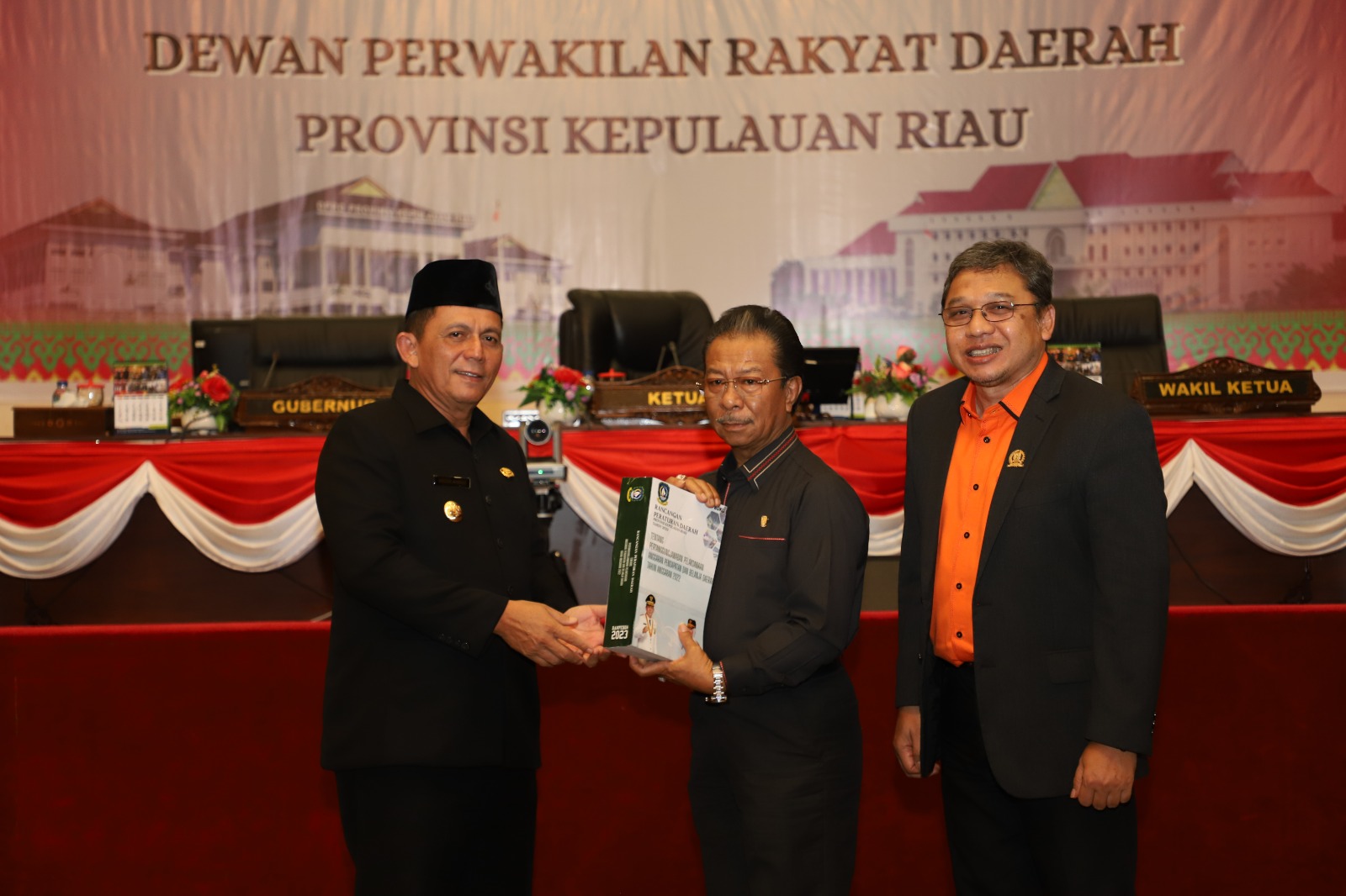 Penyampaian Ranperda Tentang LPP APBD Provinsi Kepulauan Riau TA.2022