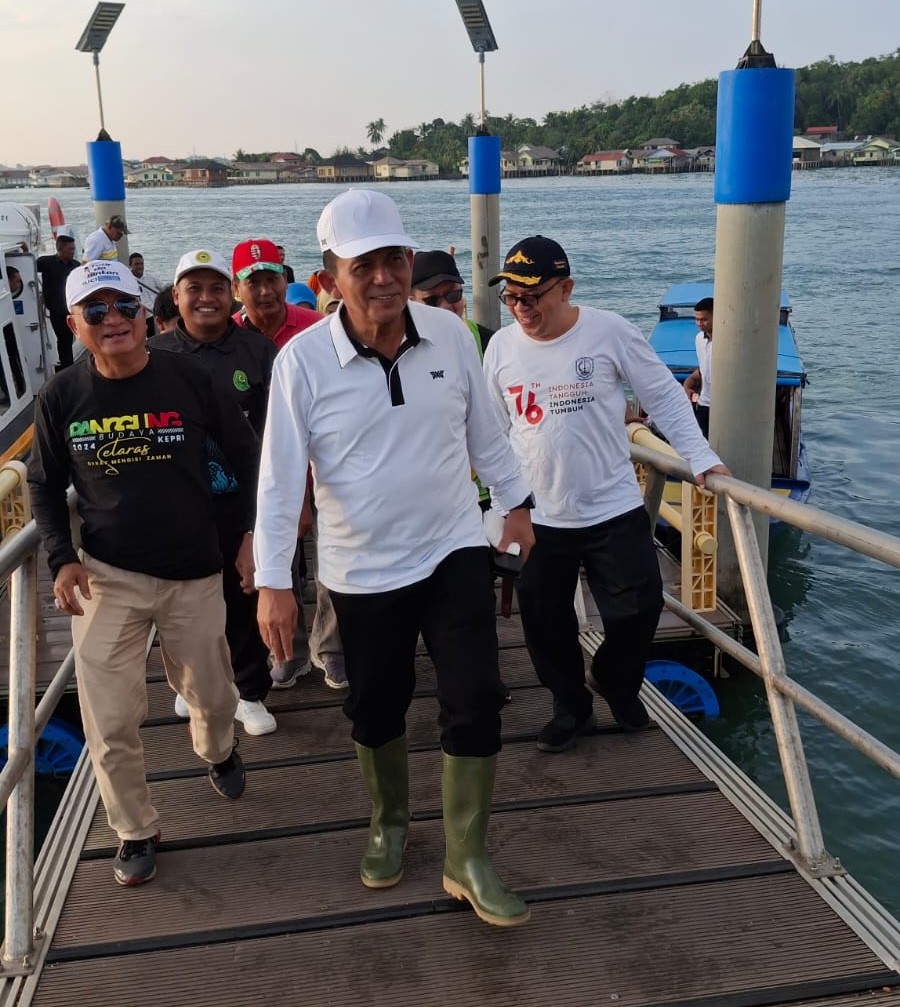 Gotong Royong di Pulau Penyengat : Langkah Nyata Wujudkan Lingkungan Sehat