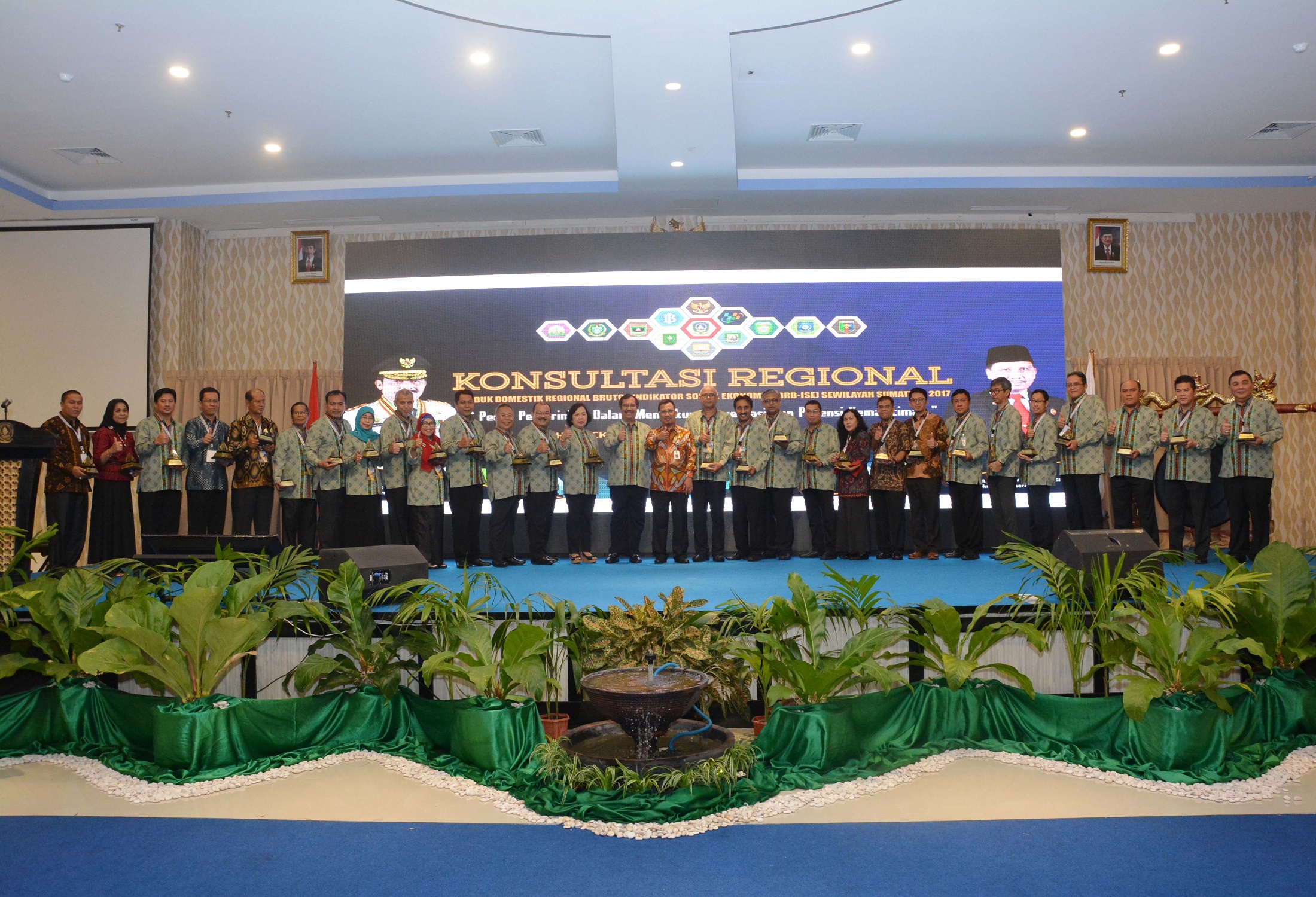 KONSULTASI REGIONAL PRODUK DOMESTIK REGIONAL BRUTO - INDIKATOR SOSIAL EKONOMI SEWILAYAH SUMATRA