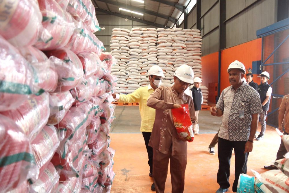 Komisi II DPRD Kepri Sidak Bulog Batam, Pastikan Stok Beras Premium Aman