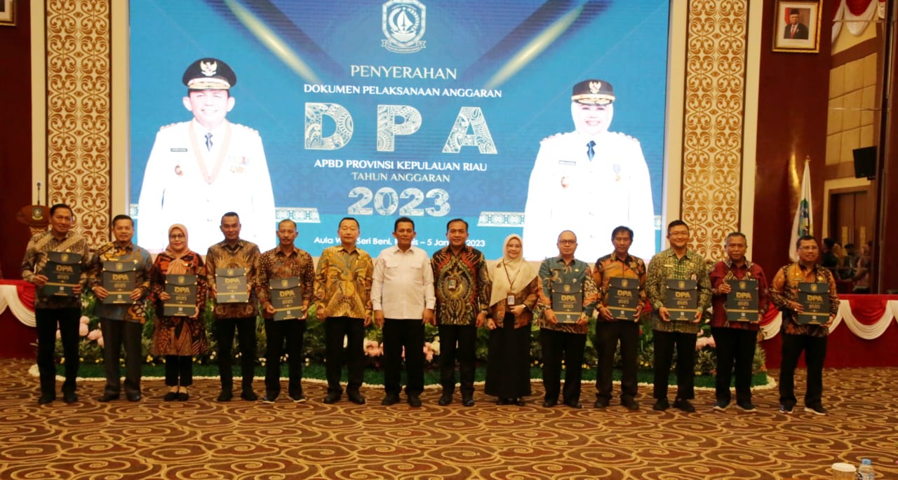 Ketua Komisi I DPRD Prov.Kepri Menghadiri Penyerahan Dokumen Pelaksanaan Anggaran (DPA) Organisasi Perangkat daerah Tahun 2023