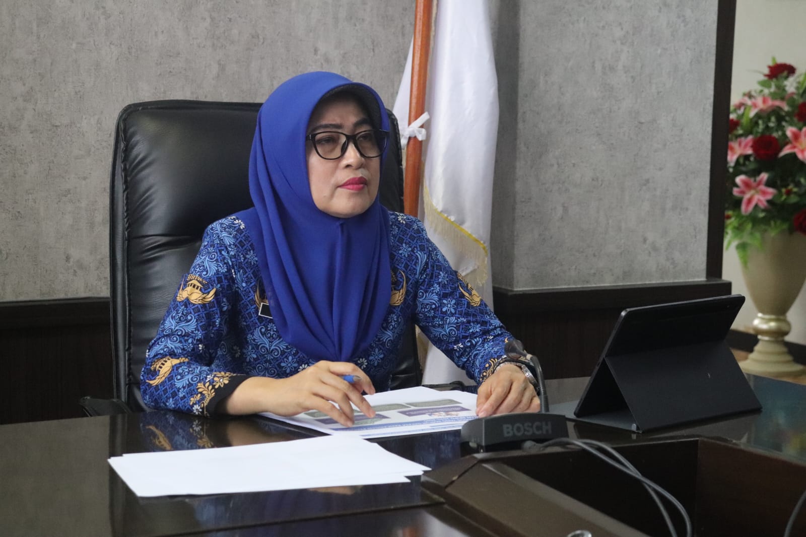 Kepala Badan Perencanaan, Penelitian, dan Pengembangan Provinsi Kepulauan Riau, Misni, S. K. M., M. Si menghadiri kegiatan Forum Konsultasi Publik Penyusunan Rancangan Awal Rencana Pembangunan Jangka Panjang Daerah (RPJPD) Kabupaten Karimun 2025-2045 seca