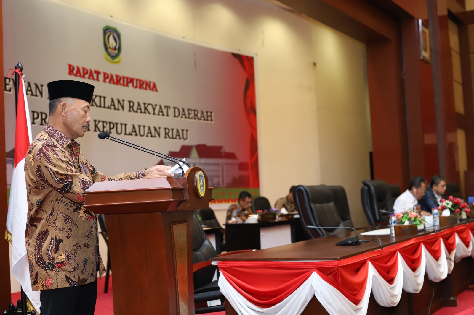 Adi Prihantara Sampaikan Jawaban Pemerintah Terhadap Pandum Fraksi DPRD Tentang Nota Keuangan Dan Ranperda APBD Tahun Anggaran 2024