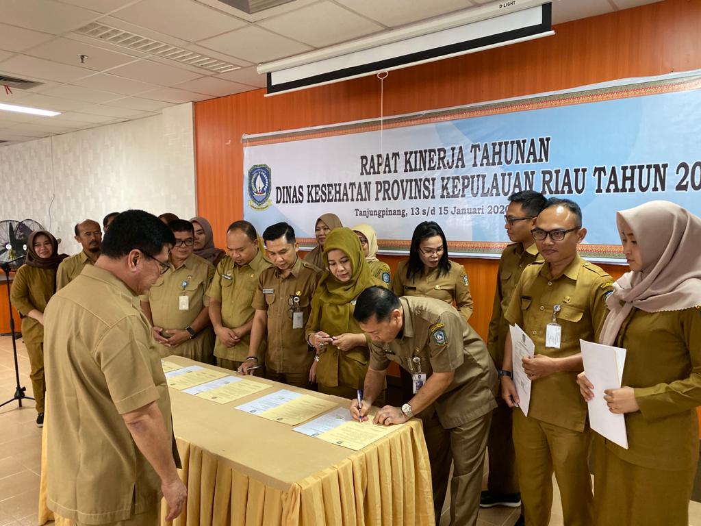 Perjanjian Kinerja sebagai wujud komitmen Dinkes Kepri terhadap SAKIP.