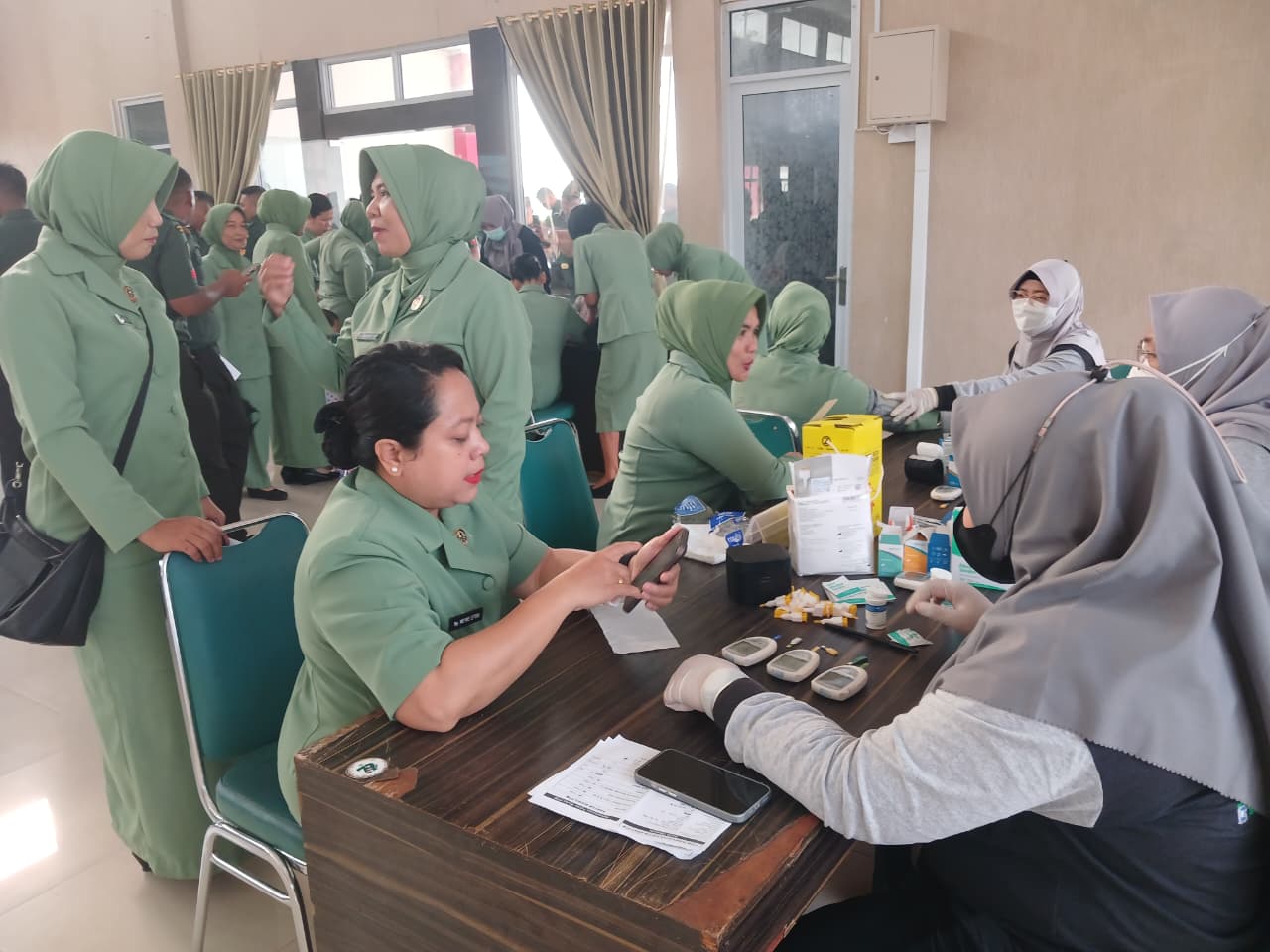 Kolaborasi dengan Korem 033/WP, Dinas Kesehatan Provinsi Kepulauan Riau melakukan Cek Kesehatan Gratis di Tanjungpinang
