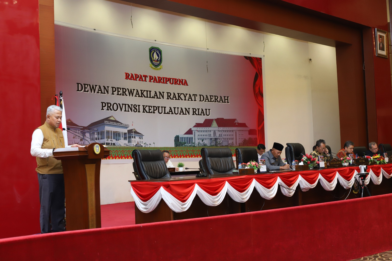 Fraksi DPRD Sampaikan Pandum Terhadap Nota Keuangan dan Ranperda Tentang APBD Kepri 2024