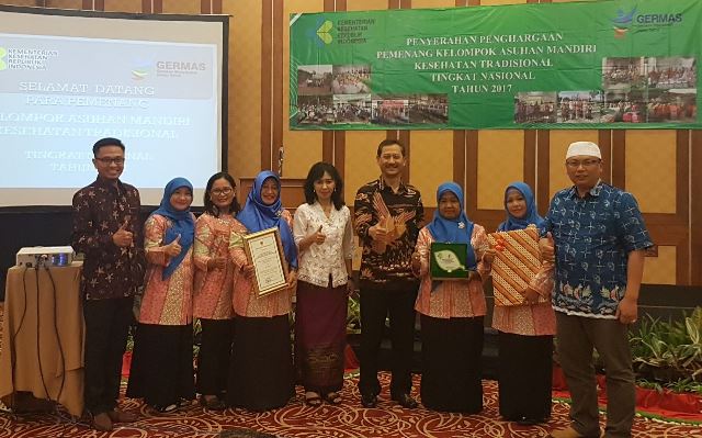 Kelompok Asman Mahkota Dewa Juara III Tingkat Nasional Lomba Pemanfaatan Toga  dan Akupressur