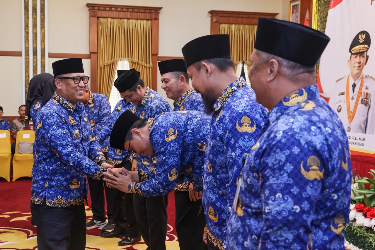 Gubernur Ansar Lantik Pejabat Eselon II dan III, Tekankan Integritas dan Kompetensi