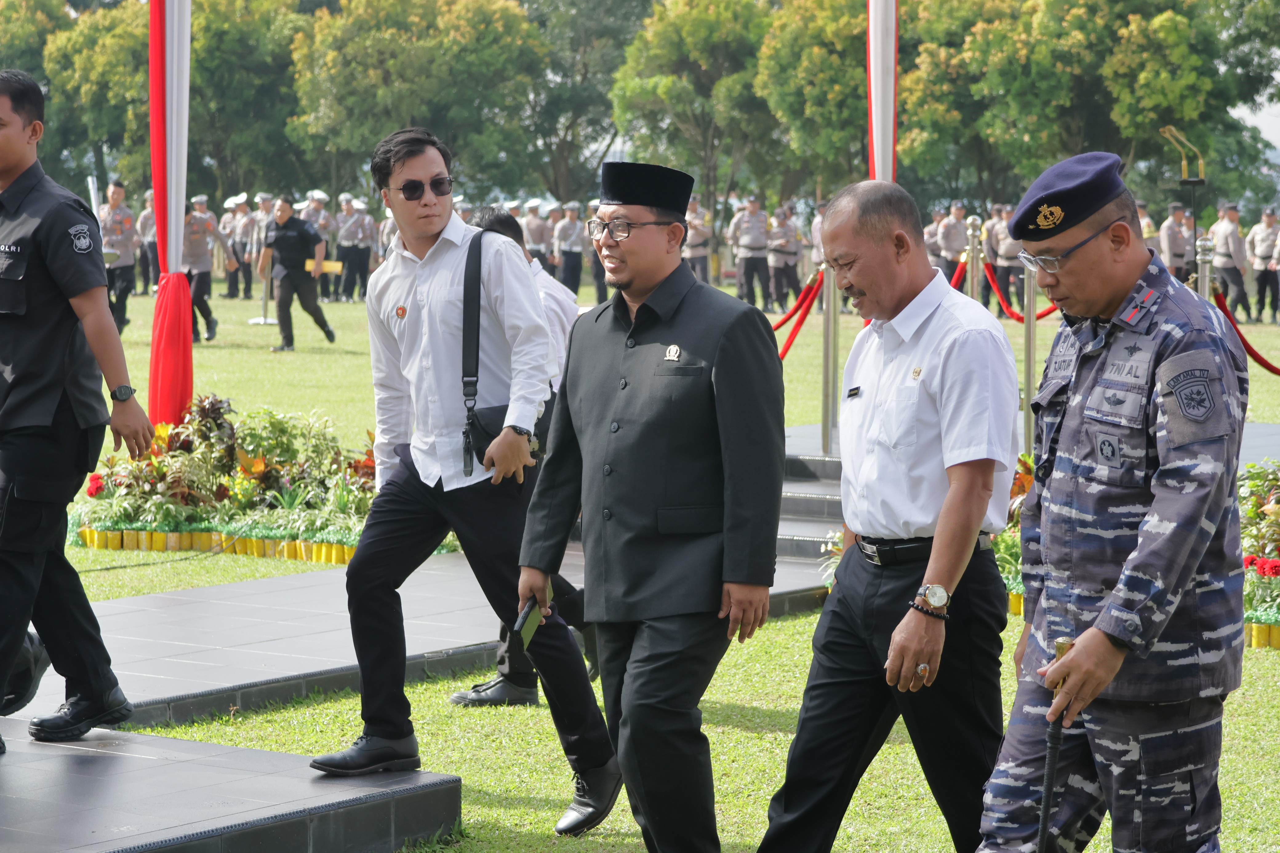 Waka III DPRD Kepri Hadiri Apel Besar Polisi RW Bhabinkamtibmas Dan Satkamling