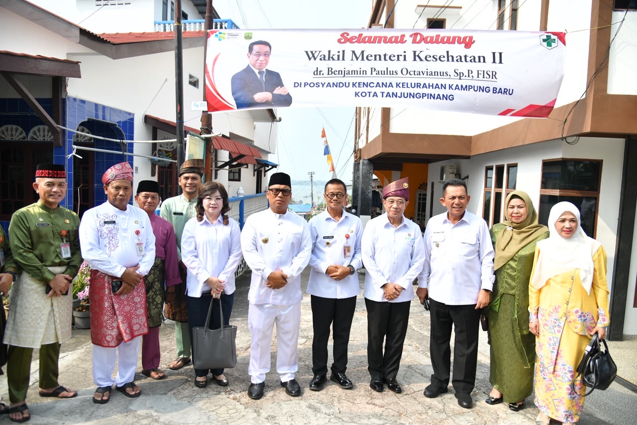 Gubernur Ansar Dampingi Wamenkes II Tinjau CKG Lansia di Tanjungpinang