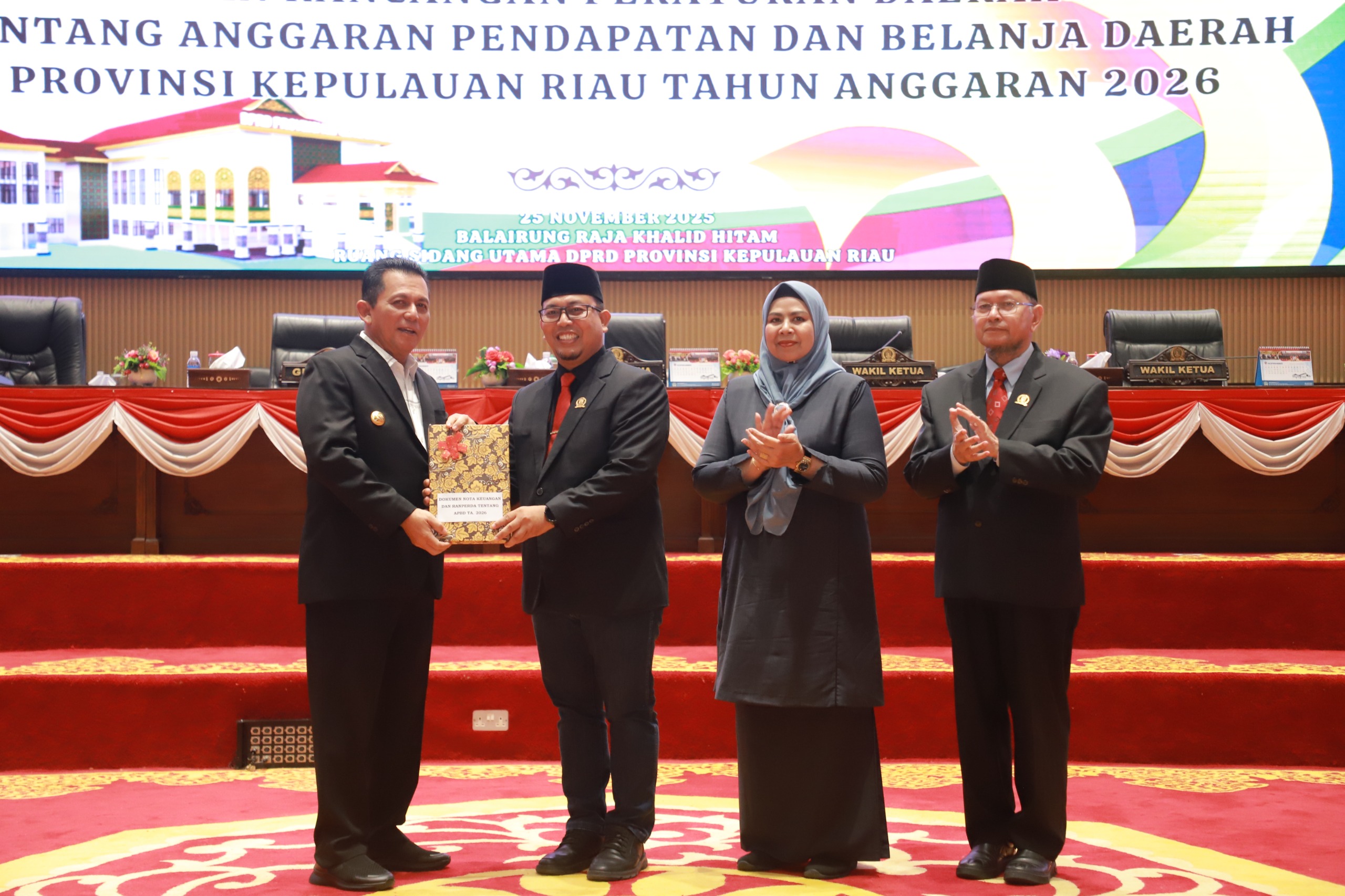 DPRD Kepri Gelar Paripurna, Gubernur Sampaikan Rincian APBD 2026 di Balairung Raja Khalid Hitam