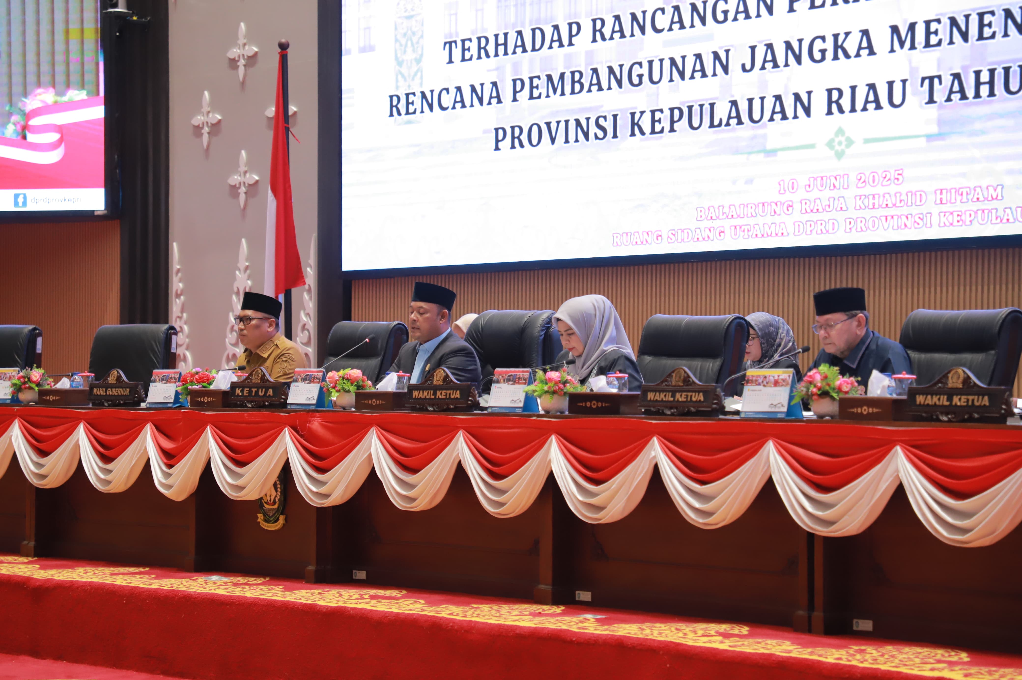 Jawaban Pemerintah atas Pandum Fraksi DPRD Ranperda RPJMD Kepri 2025-2029 Sekaligus Pembentukan Pansus