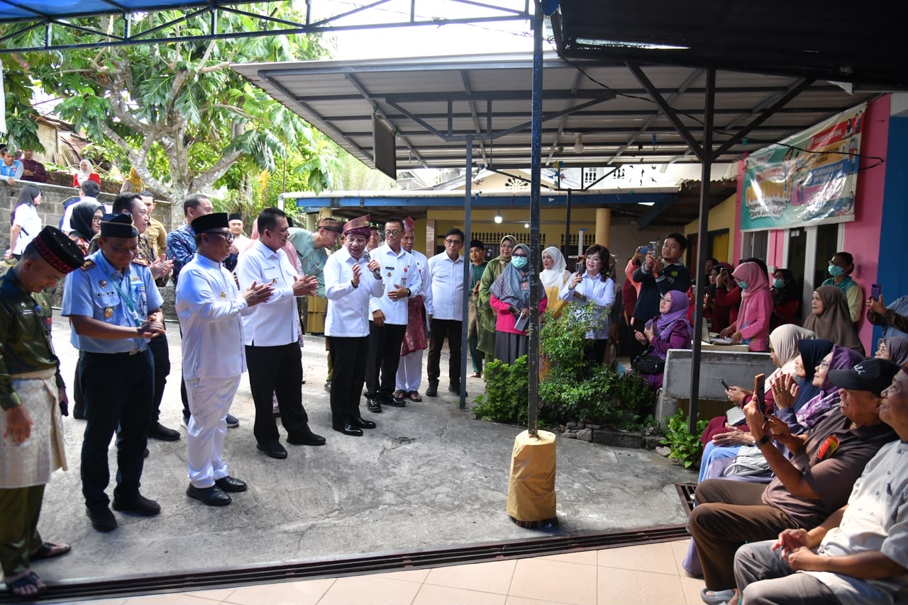 Gubernur Ansar Dampingi Wamenkes II Tinjau CKG Lansia di Tanjungpinang
