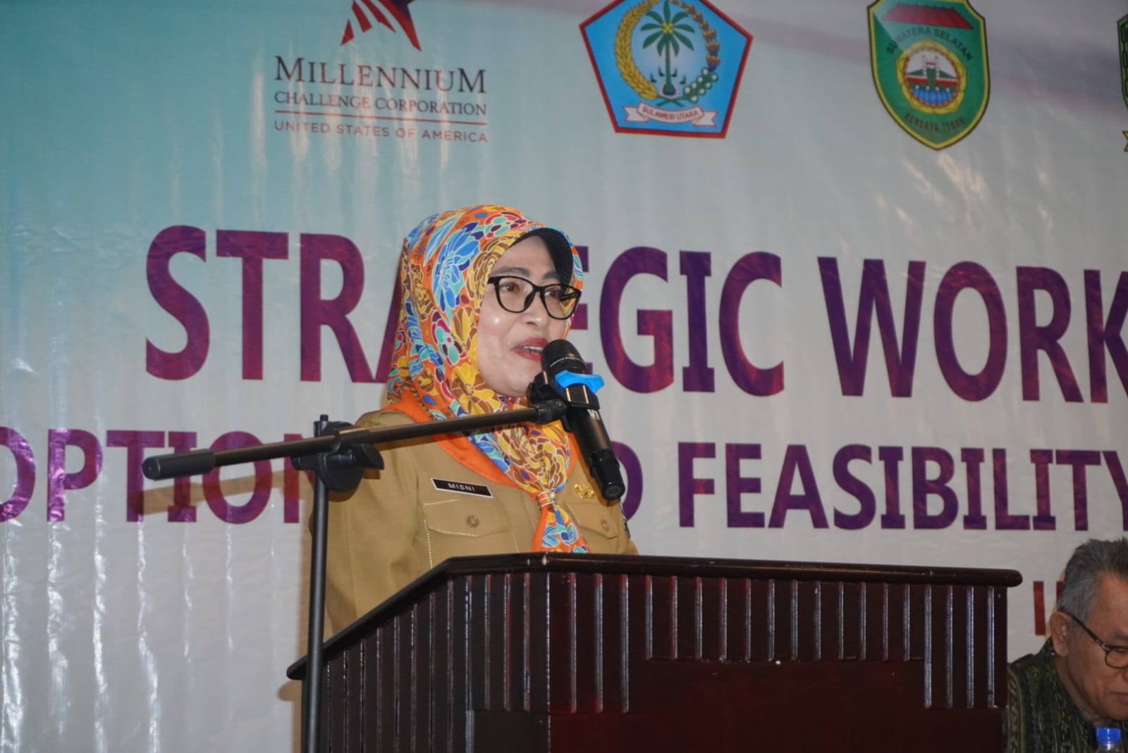 KEPALA BAPPEDA PROV. KEPRI MENGHADIRI ACARA CENTRAL STRATEGIC WORSHOP UNTUK PERSIAPAN DECISION POIN 2 KEGIATAN OPTION &amp; FEASIBILITY STUDY GOOD PRACTICE INFRASTRUCTURE PROJECTS PROGRAM HIBAH MCC COMPACT-2.