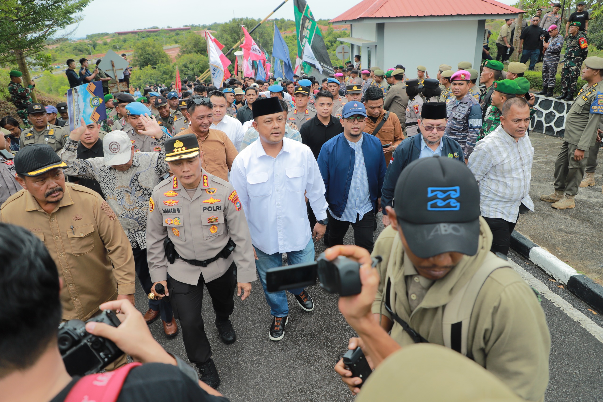 DPRD Kepri Terima Aksi Unjuk Rasa Kepri Menggugat Selamatkan Indonesia