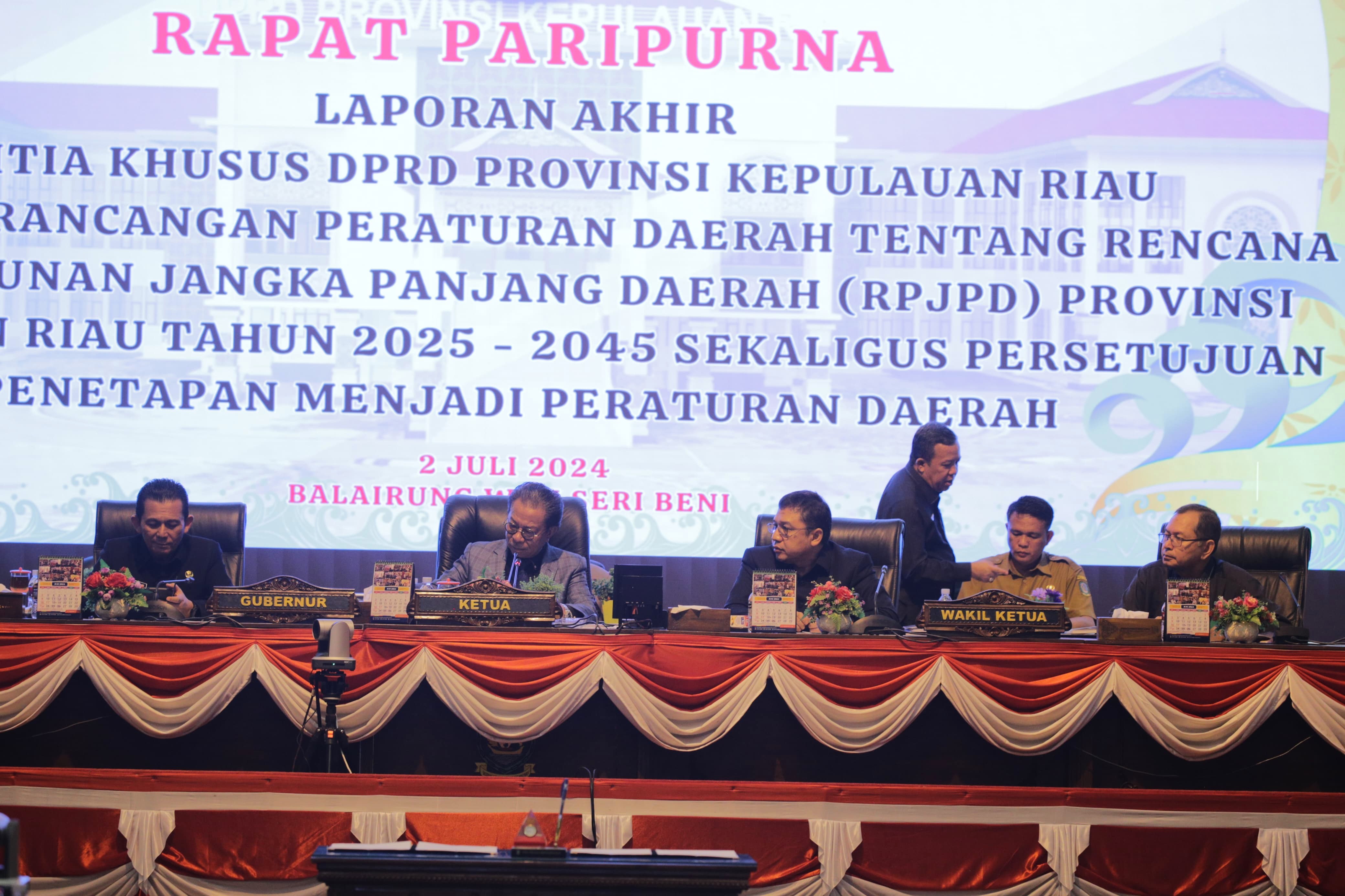 DPRD Kepri Sahkan Perda RPJPD 2025-2045