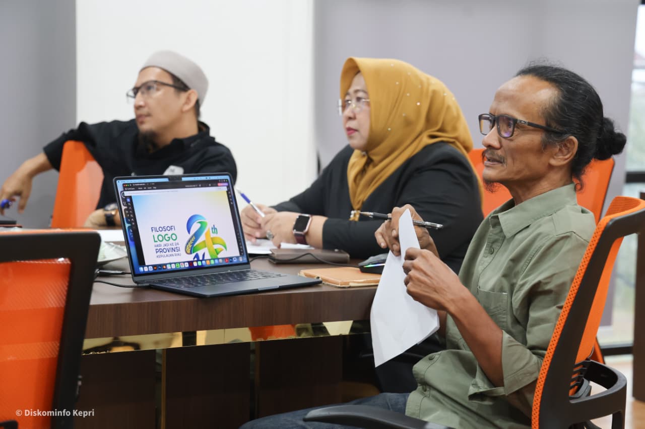 Ahmad Kriswantoro Raih Juara Sayembara Logo HUT ke-24 Kepri