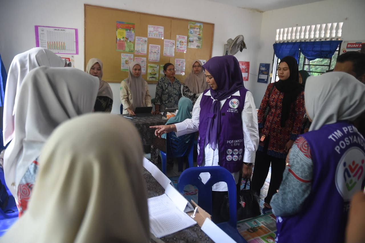 Dewi Ansar Kunjungi Posyandu Melati II Bintan, Dorong Penguatan Pelayanan 6 Bidang SPM