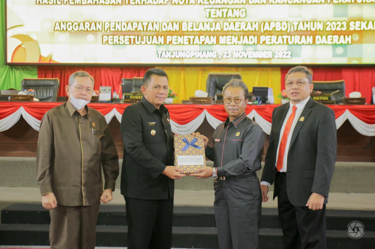 DPRD Provinsi Kepulauan Riau “Setujui” Laporan Akhir Banggar Tentang Ranperda APBD Tahun 2023