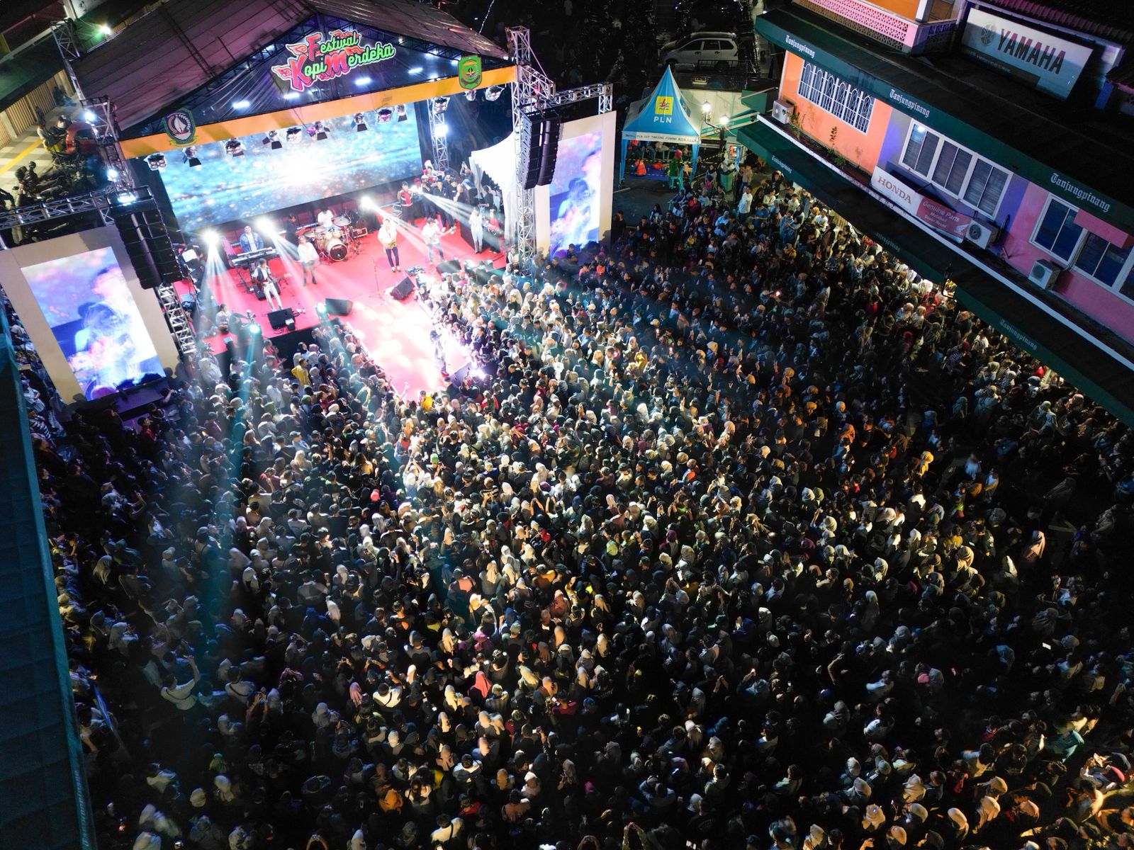 Malam Puncak Festival Kopi Merdeka 2025, Ribuan Warga Tumpah Ruah, Episentrum Kebangkitan Kota Lama Tanjungpinang.