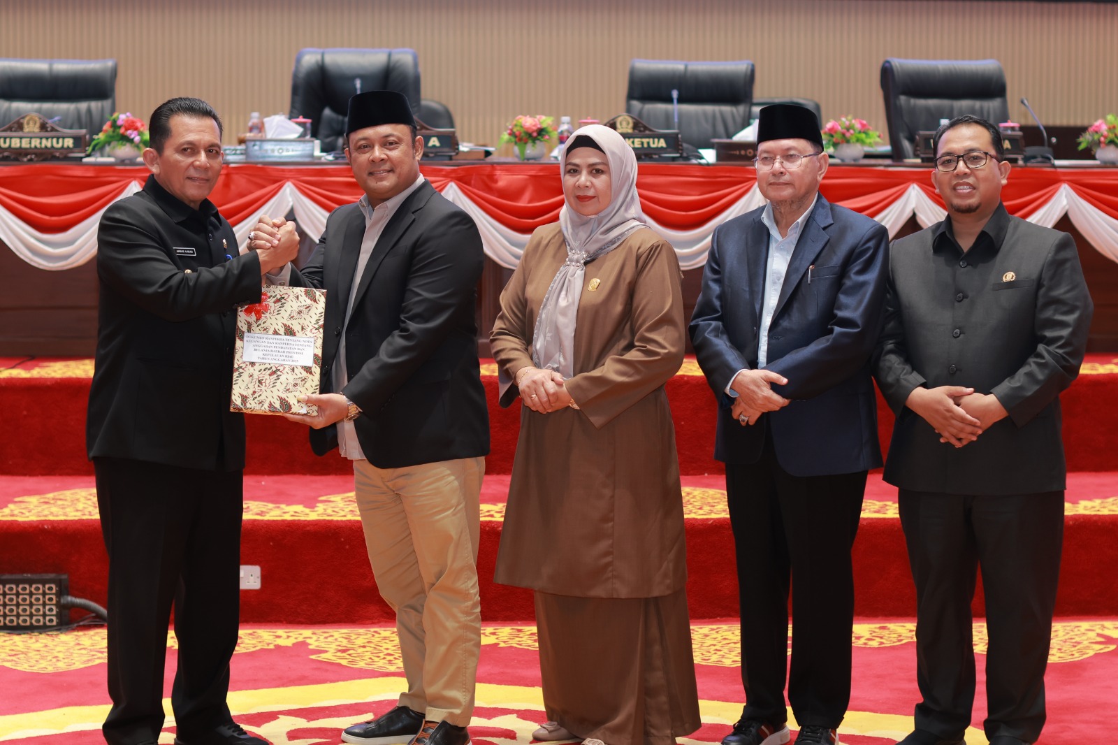 DPRD Prov Kepri Sampaikan Panhir  APBD Kepri 2025 Sekaligus Pengesahan Menjadi Perda
