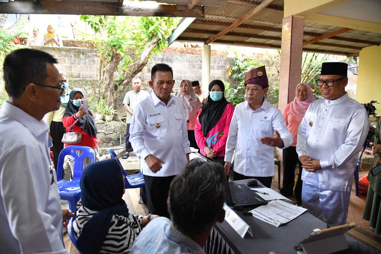 Gubernur Ansar Dampingi Wamenkes II Tinjau CKG Lansia di Tanjungpinang