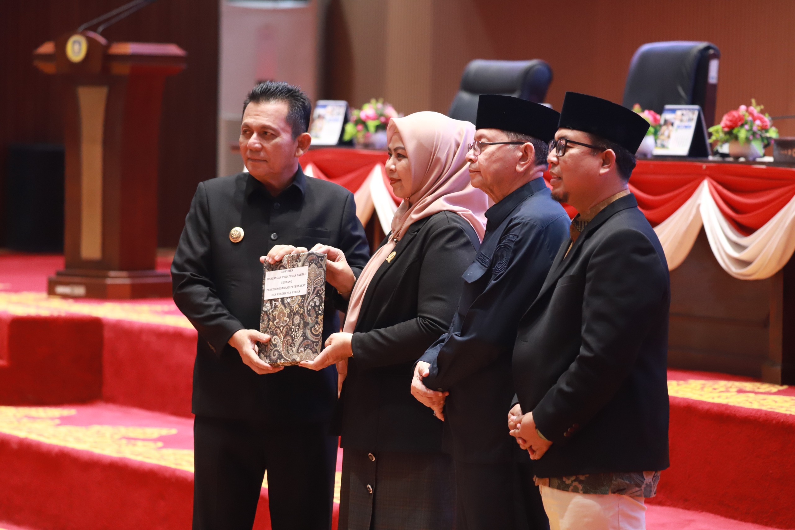 Melalui Paripurna, DPRD Kepri Terima Ranperda Penyelenggaraan Peternakan dan Kesehatan Hewan